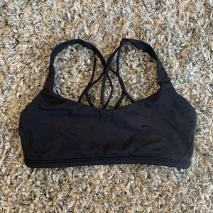 LULULEMON. Black sports bra.